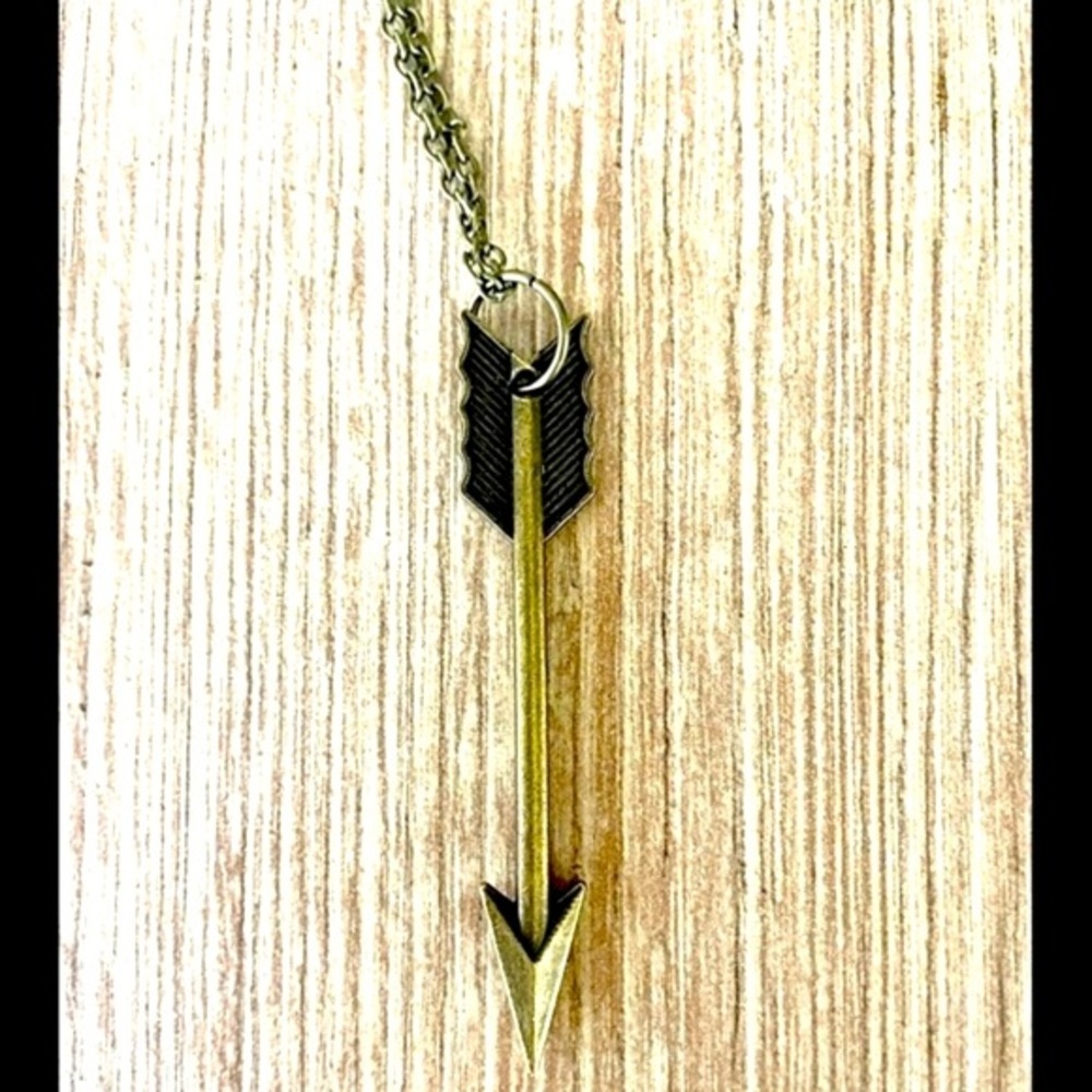 Antique Style Arrow Pendant Necklace, NWT